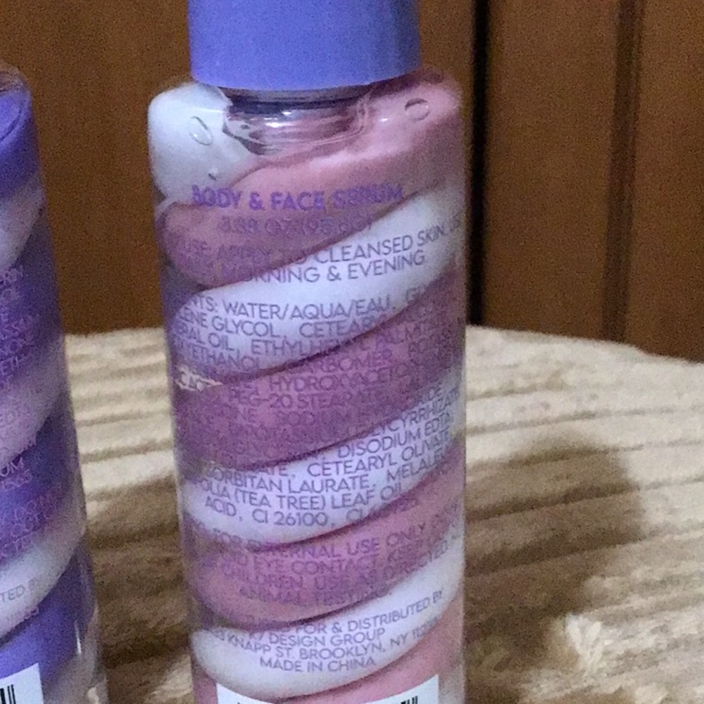 Price⬇️Berry Glowy & Sheer Melon Body & Face Serum Set - Picture 3 of 3